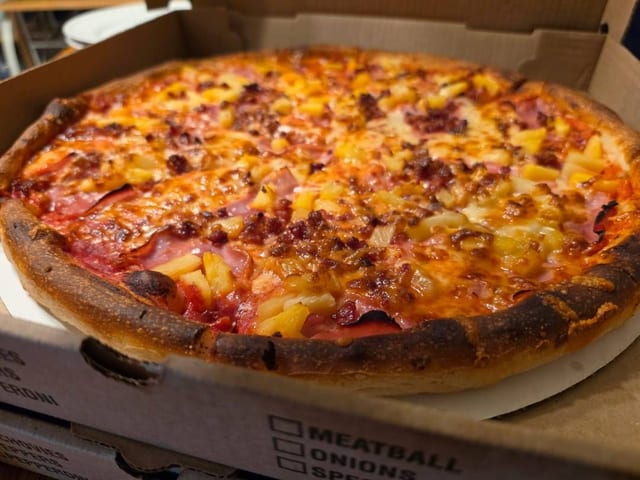 The Aloha Pizza.